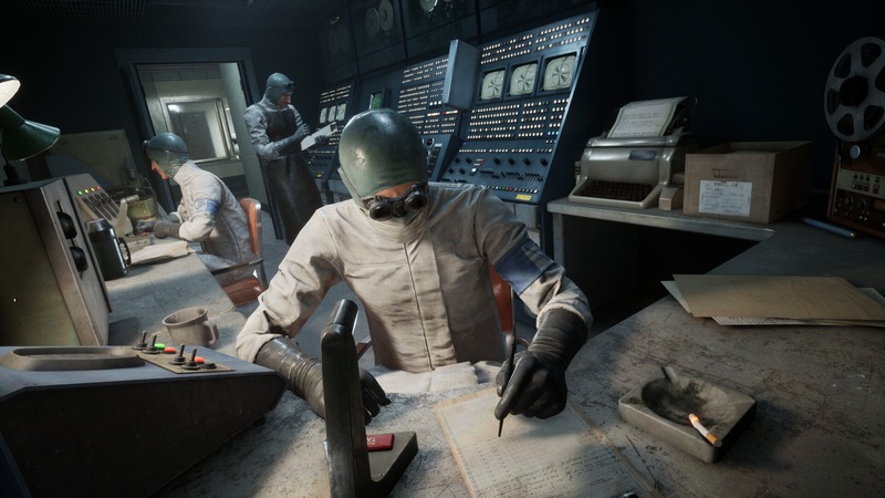 Gameplay cooperativo de The Outlast Trials com personagens fugindo de inimigos
