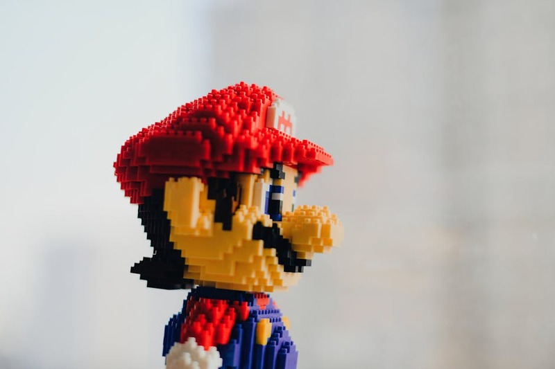 Diversos personagens de jogos indie juntos em um estilo artístico único.